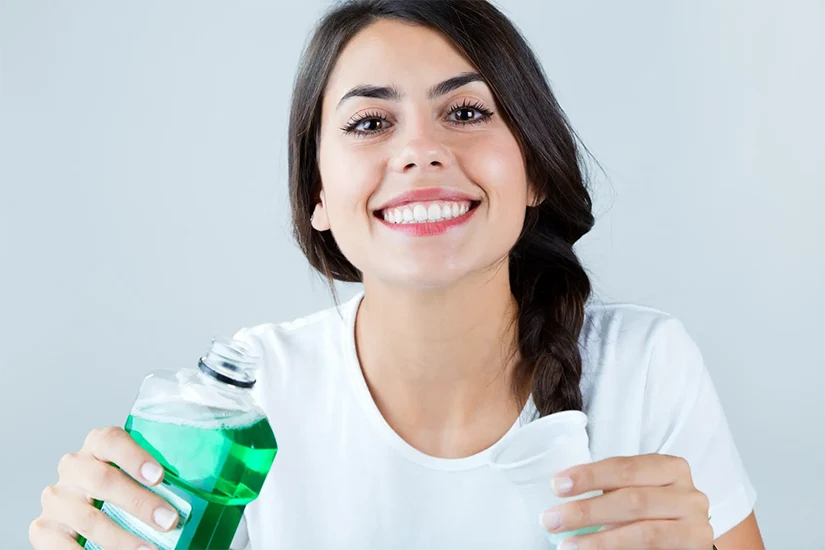 Sử dụng nước súc miệng Sử dụng nước súc miệng