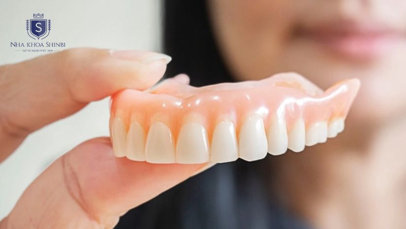 Răng sứ tháp lắp nền nhựa Răng sứ tháp lắp nền nhựa