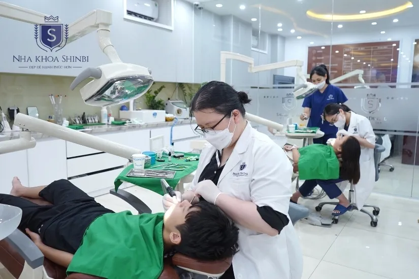 Thăm khám theo chỉ định từ bác sĩ nha khoa Thăm khám theo chỉ định từ bác sĩ nha khoa