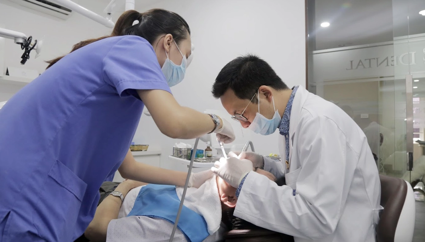 Hàn trám bít lỗ rãnh sâu nhỏ, răng sữa