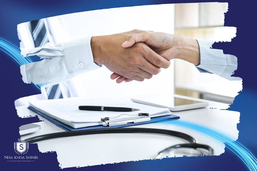 Tay nghề bác sĩ và phòng khám bọc răng sứ