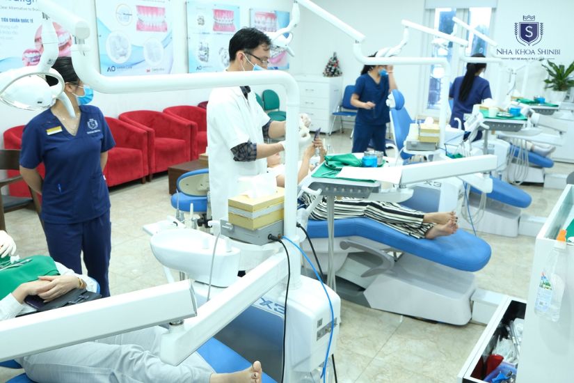 Bệnh tuyến giáp làm răng ở phòng khám tư