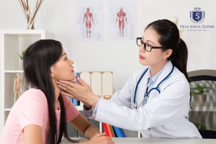 Chọn nha khoa hiểu biết về bệnh lý tuyến giáp