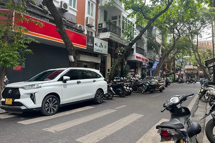 Nha khoa có chỗ đậu xe hơi an toàn tại Quận Hoàn Kiếm