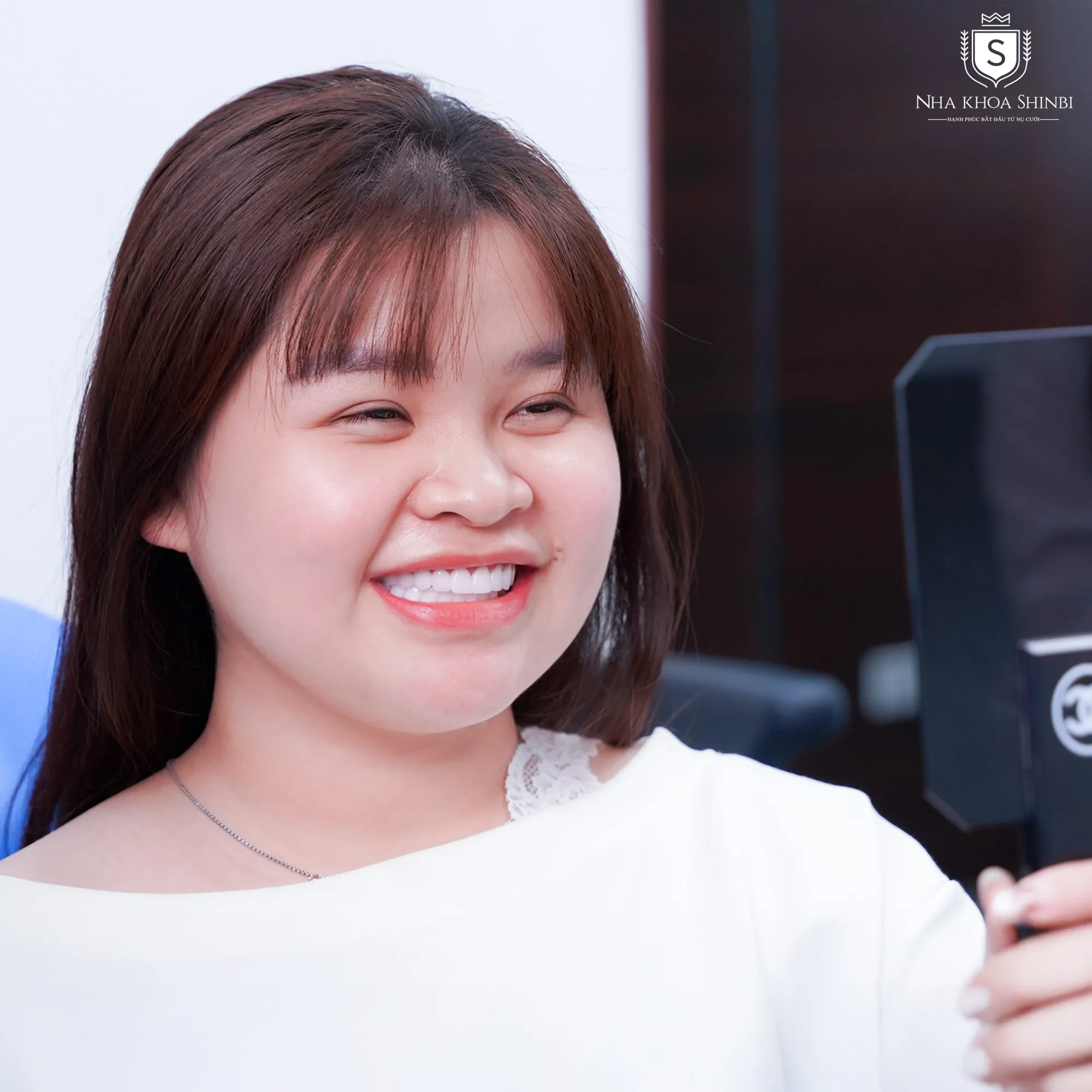 Vì sao cuối năm nhiều người chọn làm răng sứ