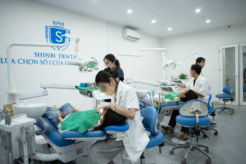 Niềng răng bao nhiêu tuổi tốt nhất? Mốc thời gian cho trẻ em & người lớn