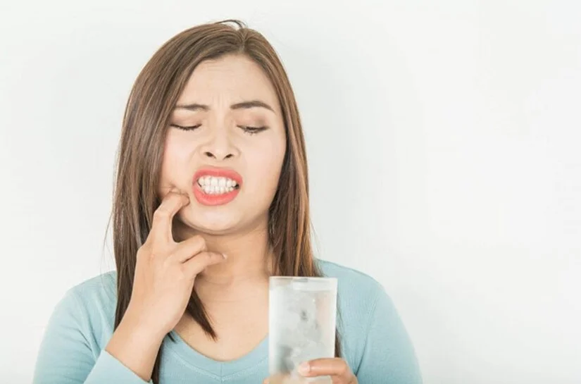Răng sứ bị ê buốt sau khi làm: nguyên nhân và khi nào cần đi kiểm tra