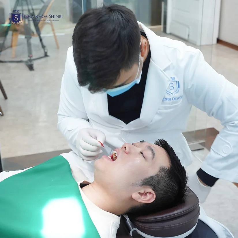 Răng sứ bị ê buốt sau khi làm: nguyên nhân và khi nào cần đi kiểm tra