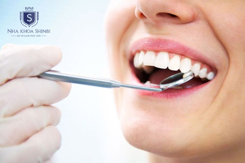 Cạo vôi và bào láng chân răng là bước điều trị nền tảng cho nha chu