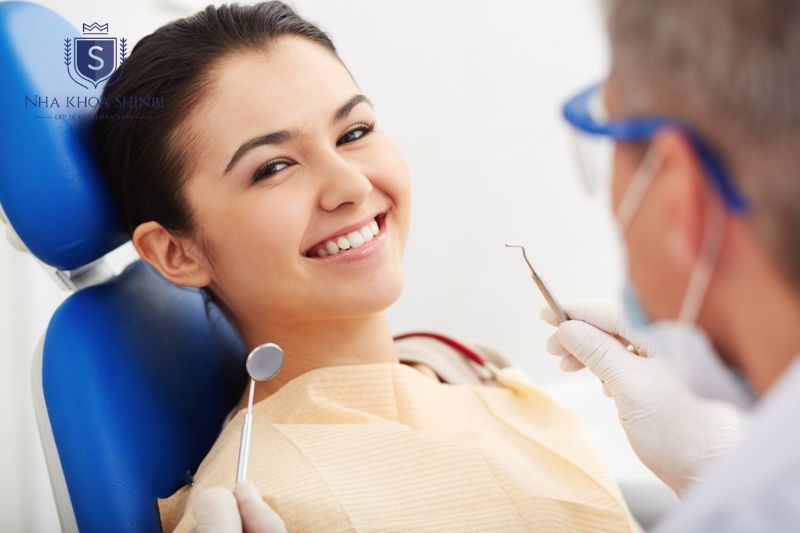 Tái khám giúp kiểm tra vết thương và theo dõi lành thương sau cấy ghép Implant