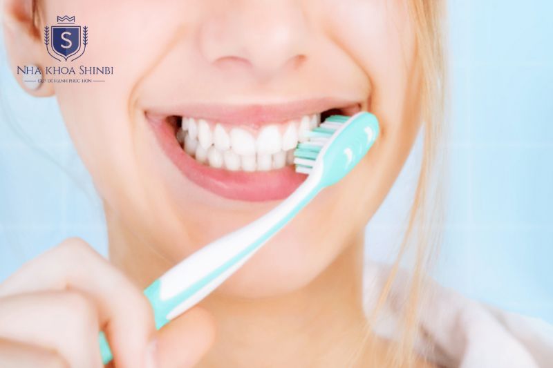 Vệ sinh răng miệng đúng cách giúp kiểm soát viêm lợi ngay từ giai đoạn nhẹ