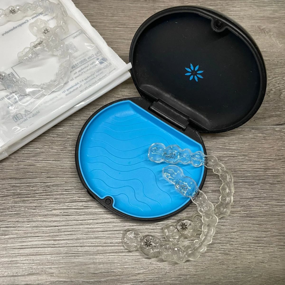 Niềng trong suốt Invisalign Moderate hai hàm