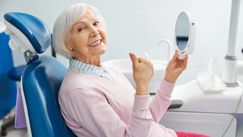 Trồng răng implant cho người cao tuổi có nguy hiểm không?